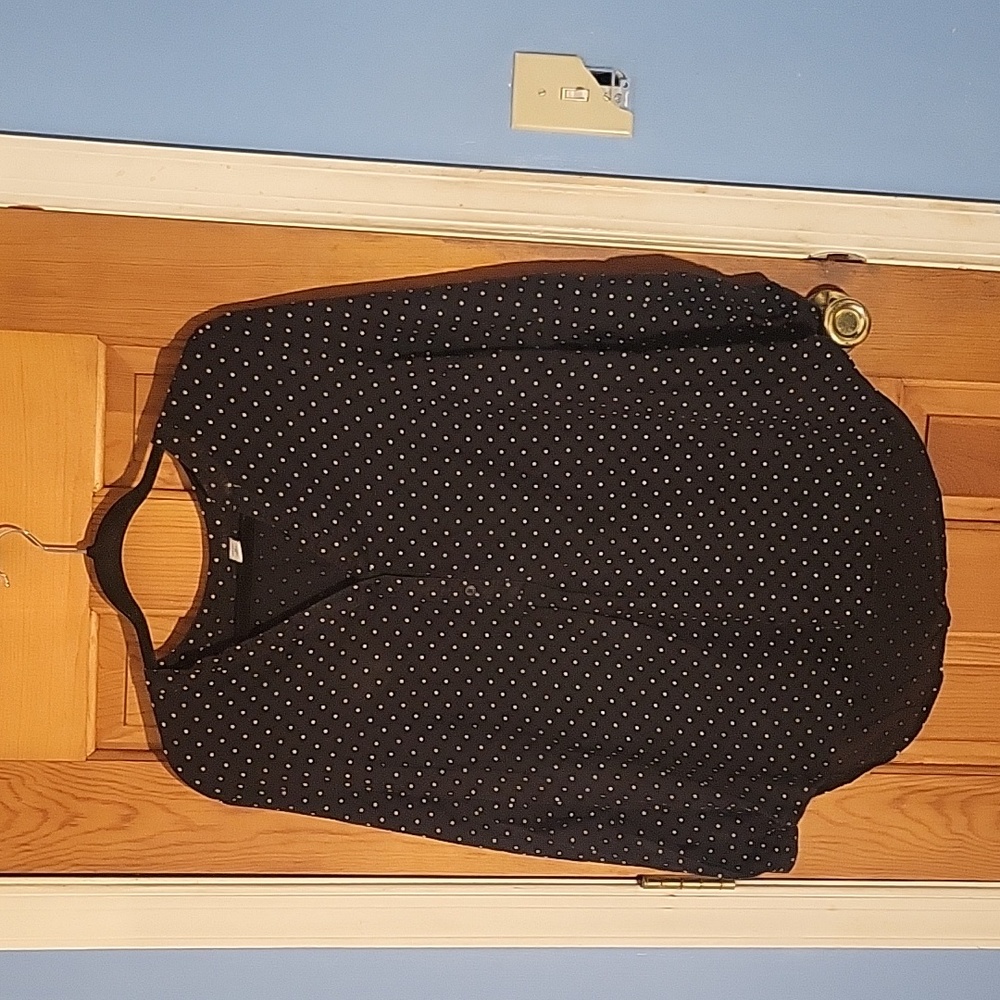 Old Navy black polkadot shirt size meduim.